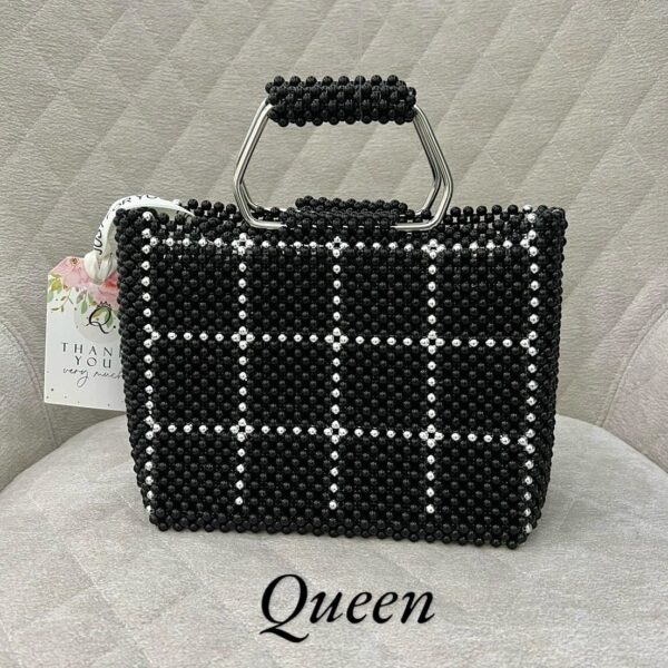 queen.beadsbag_1747082648_3631114895850481812_73751574852